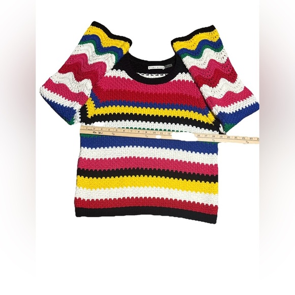 🔥🔥🔥Alice + Olivia Colorful Striped Crew Neck Sweater Size: Medium🔥🔥🔥 - Picture 6 of 7